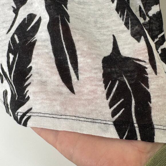 Vince linen top white with‎ black feather print - Picture 4 of 7
